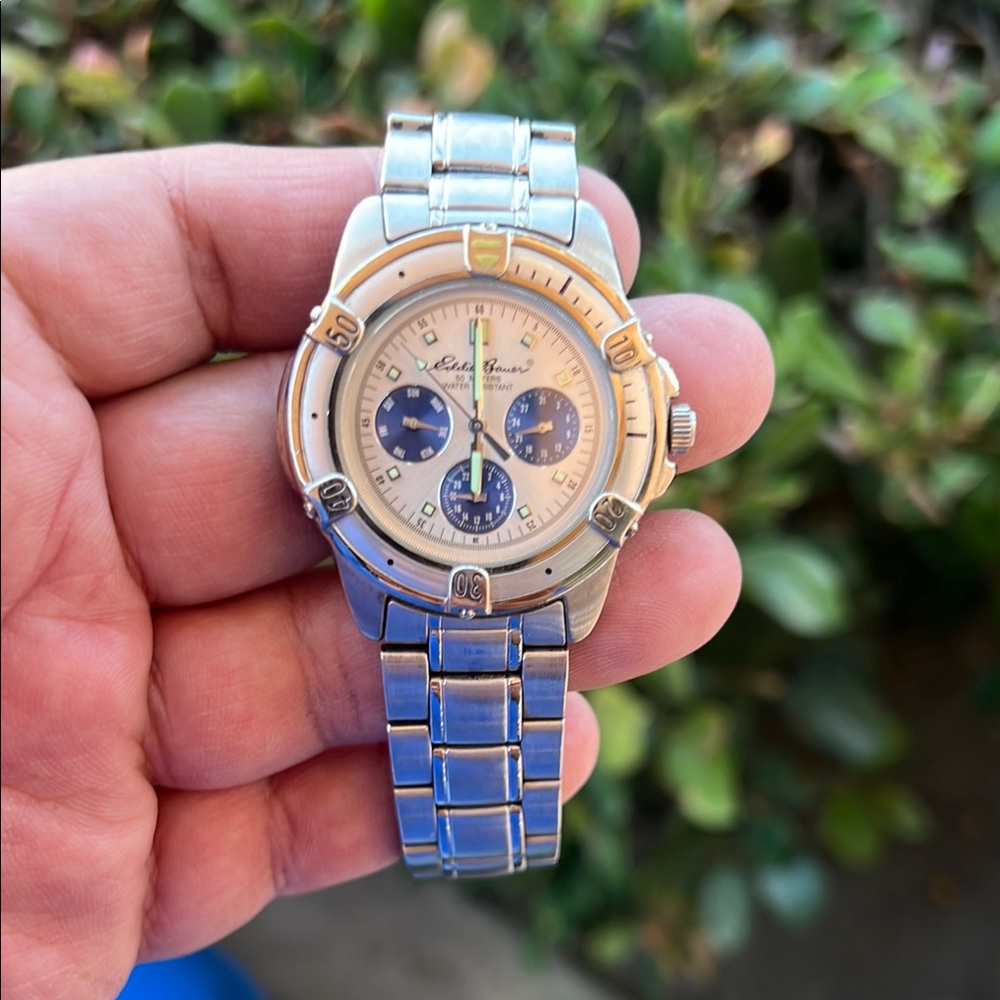 1990’s Eddie Bauer watch. Classic! Need battery.